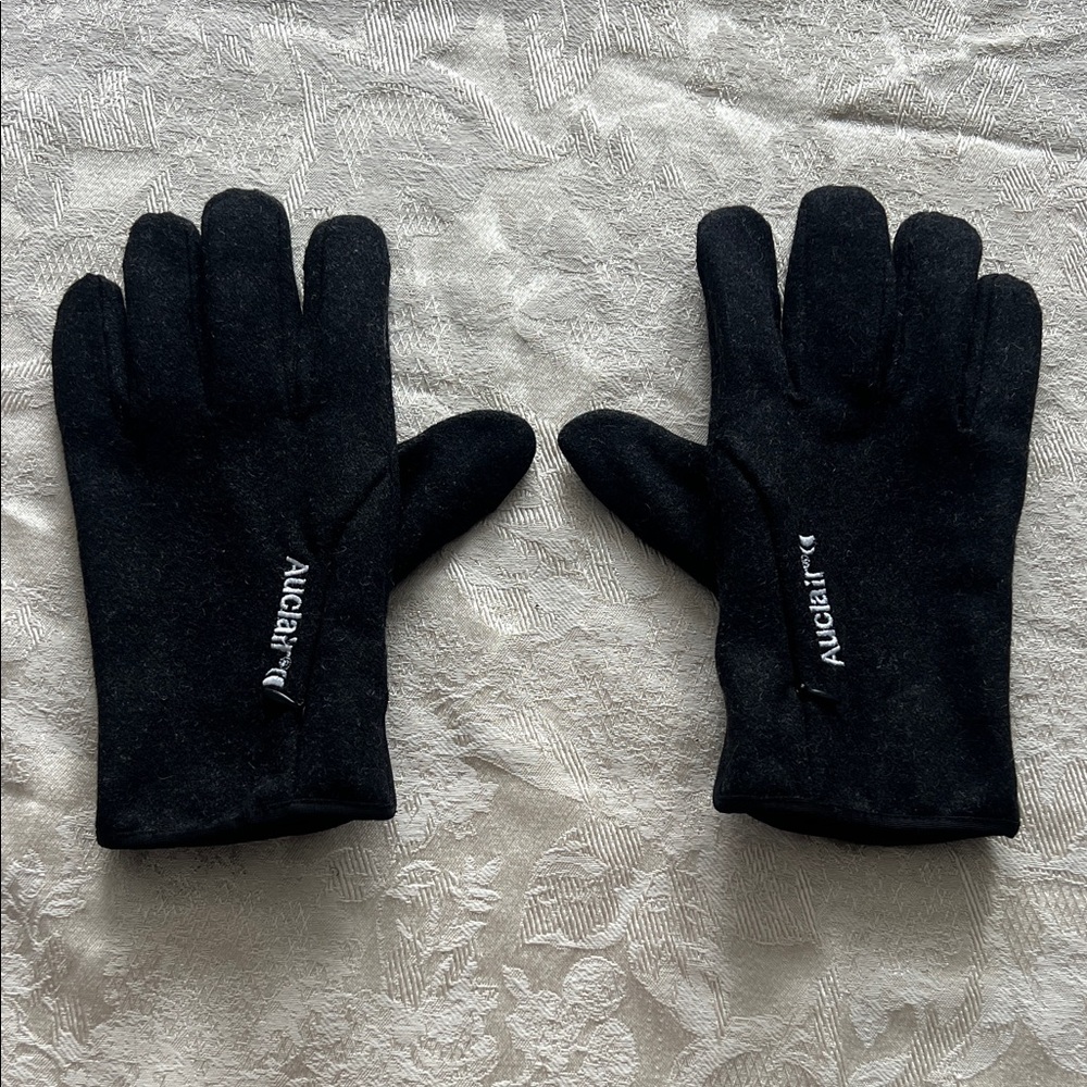 Auclair Wool-Blend Winter Gloves | Zip Pocket